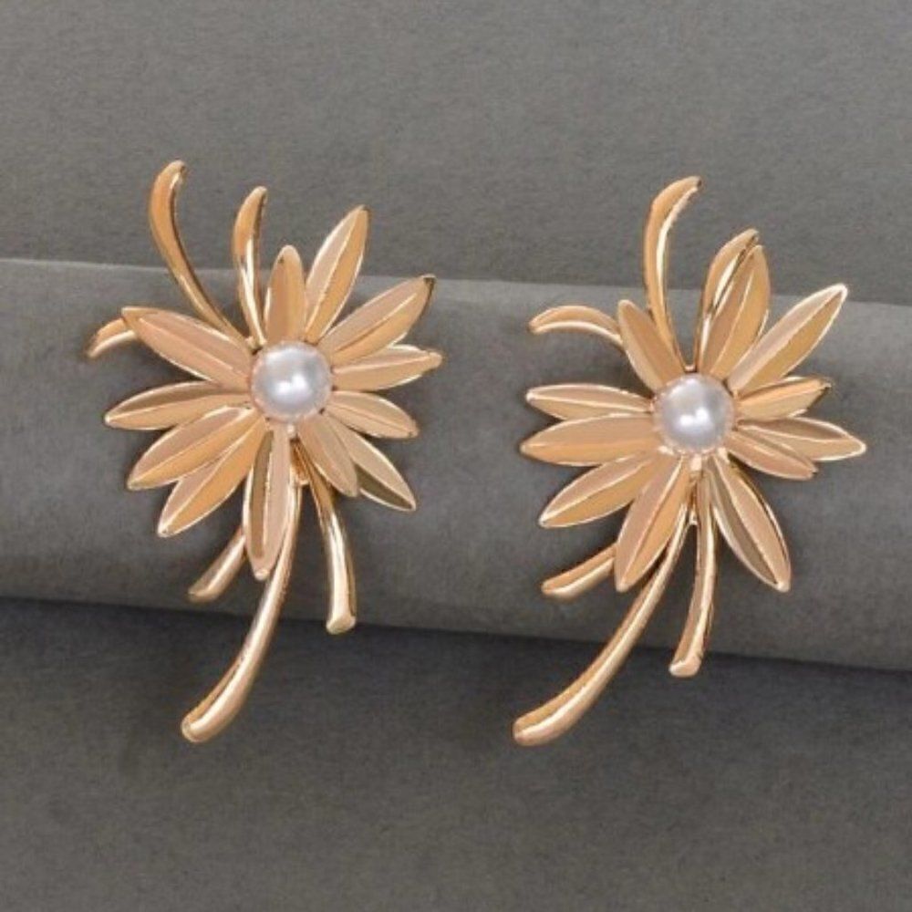 GOLD PEARL FLOWER EARRINGS 